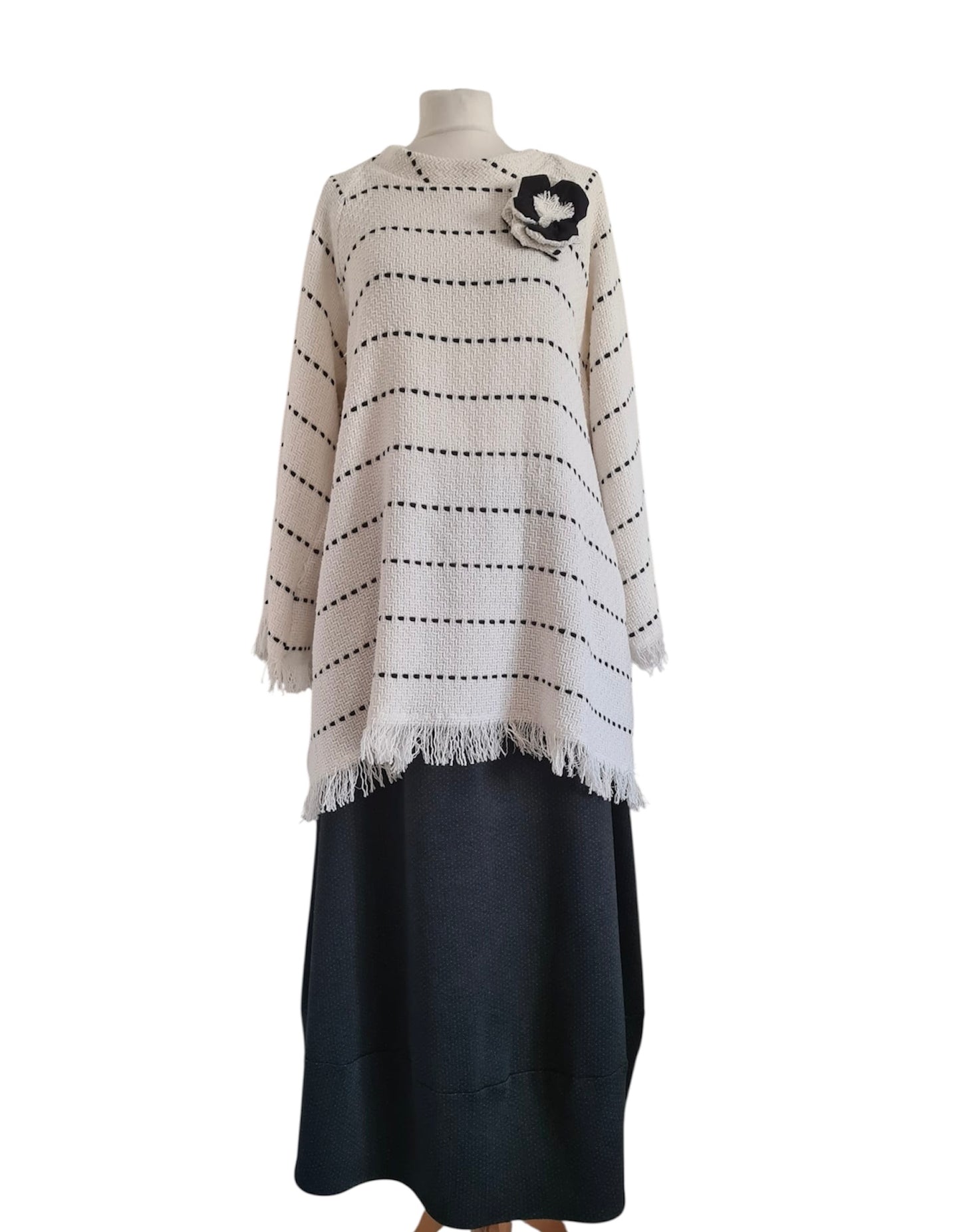 Sweater P/E 2026 E03